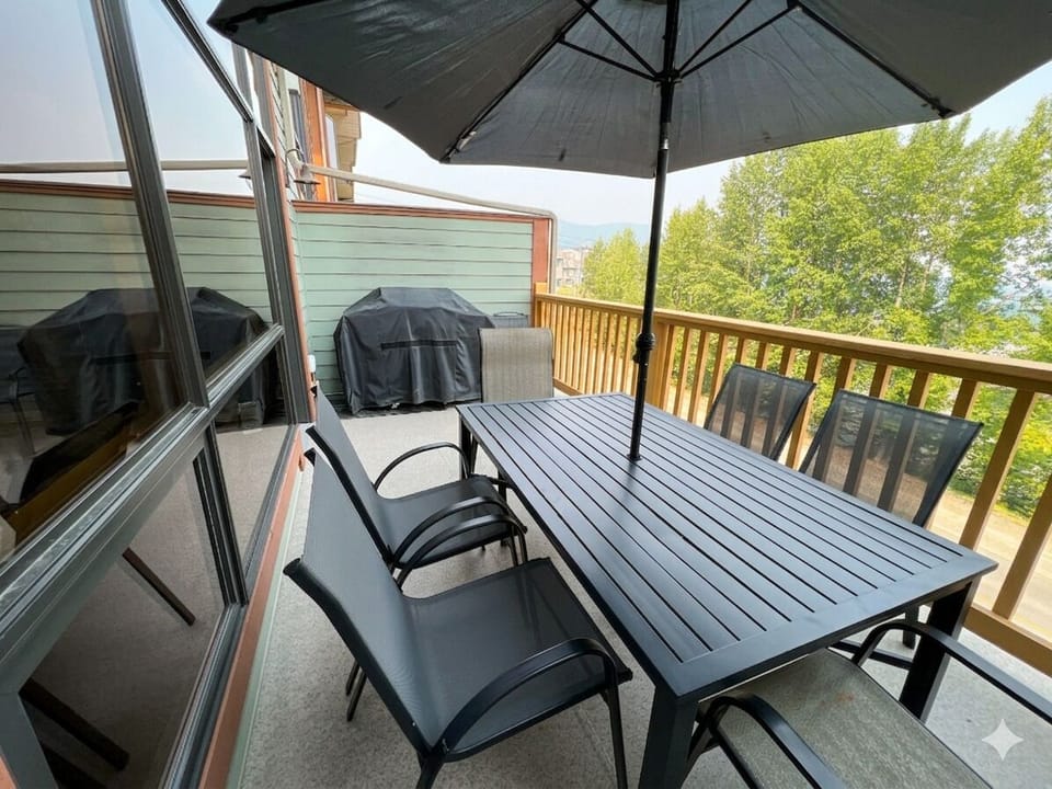 The main floor deck with seating and a natural gas BBQ.