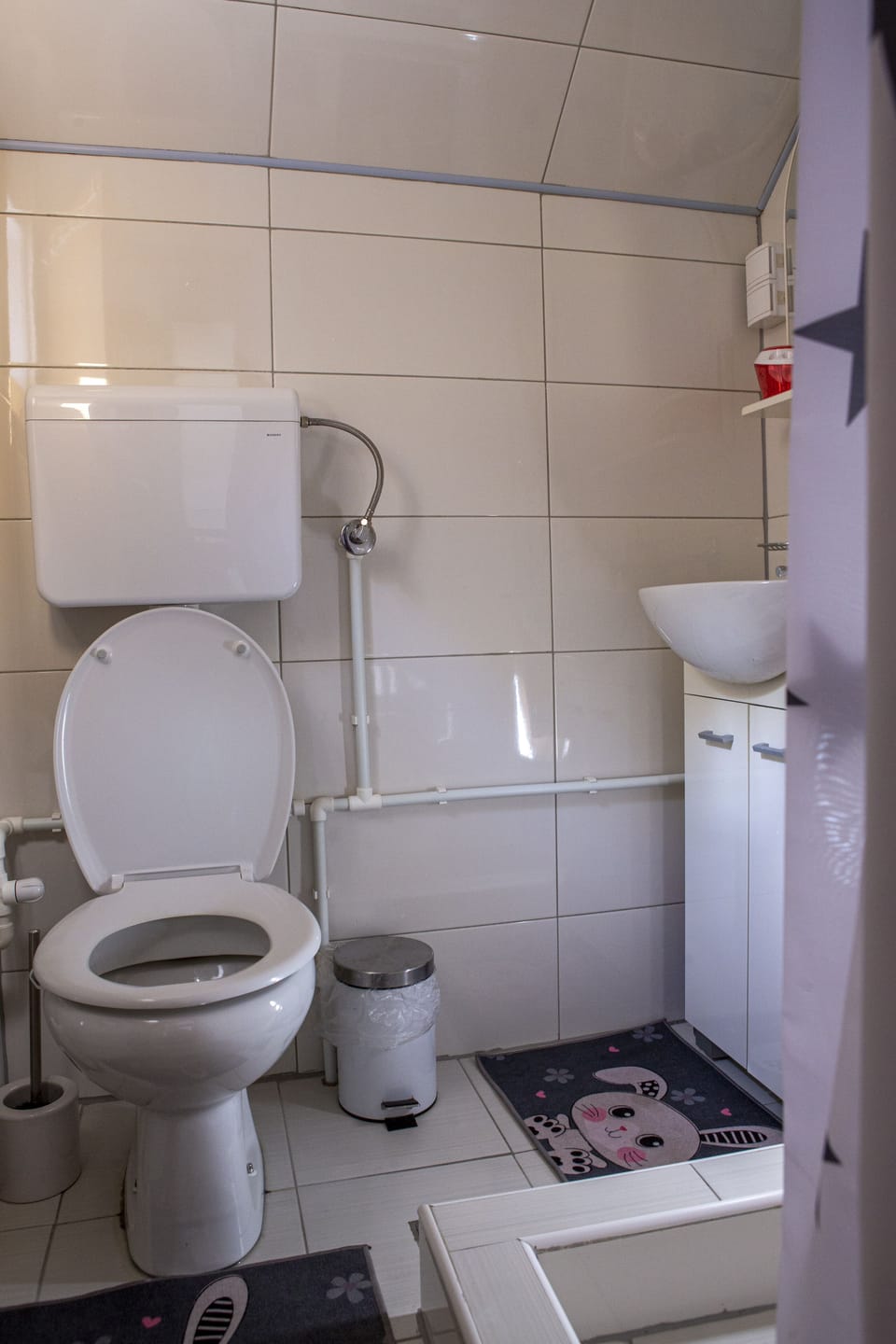 Full bathroom with toilet, sink, towels and shower