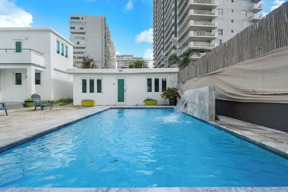 Big swimming pool with tannings beds and rainfall