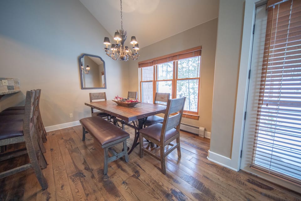 Lovely dining area and door to balcony