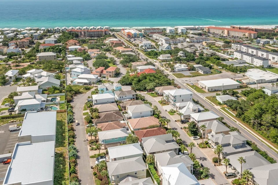21-Emerald-Waters-Neighborhood-Drone