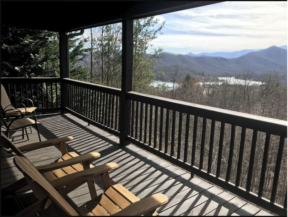 Awesome views of Lake Chatuge and Brasstown Bald
