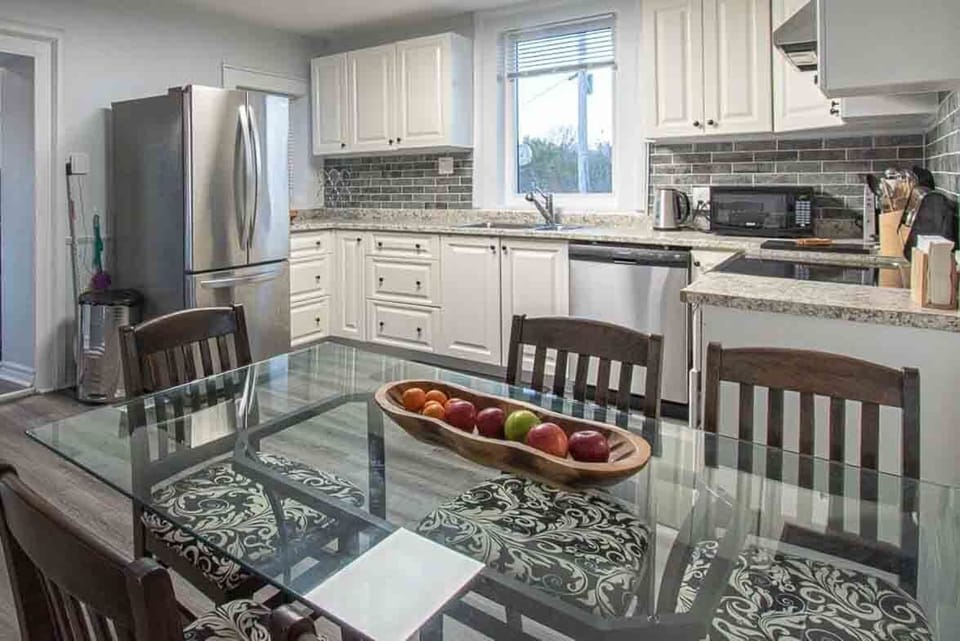 Kitchen/Dining Area