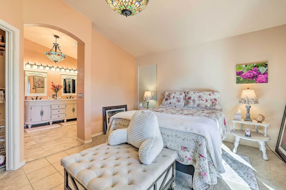 Bedroom 1 | Queen Bedroom | Smart TV w/ Cable | En-Suite Bathroom