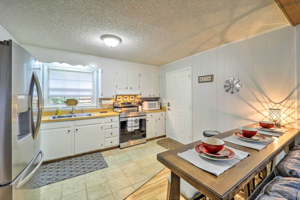 Kitchen | Cooking Basics | Coffee Maker | Paper Towels/Trash Bags Provided