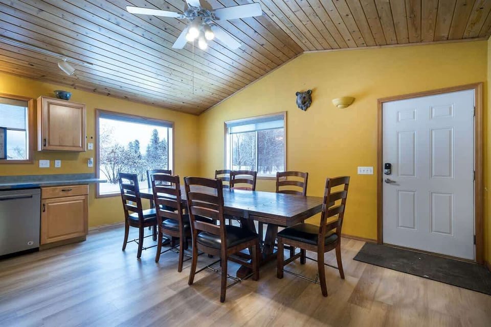 Dining Area with breathtaking mountain view
