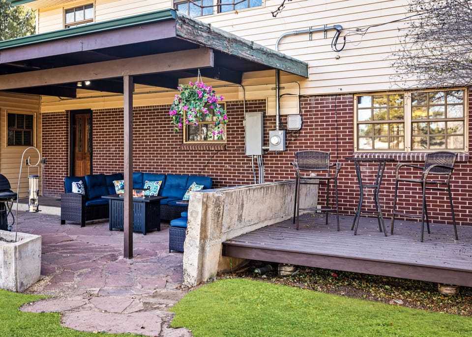 Outdoor space to enjoy the yard