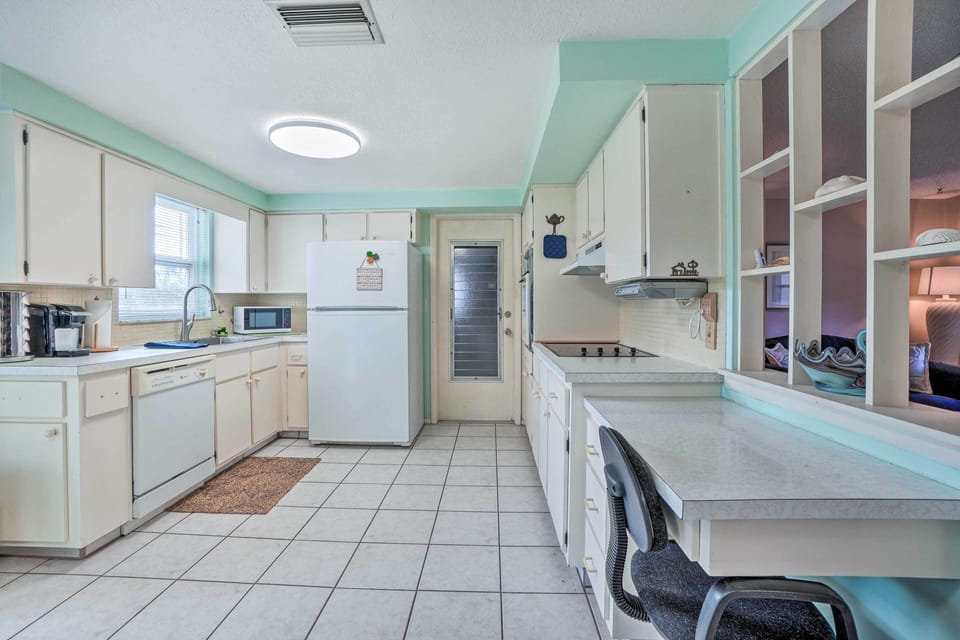 Kitchen | Coffee Maker | Dishwasher | Microwave