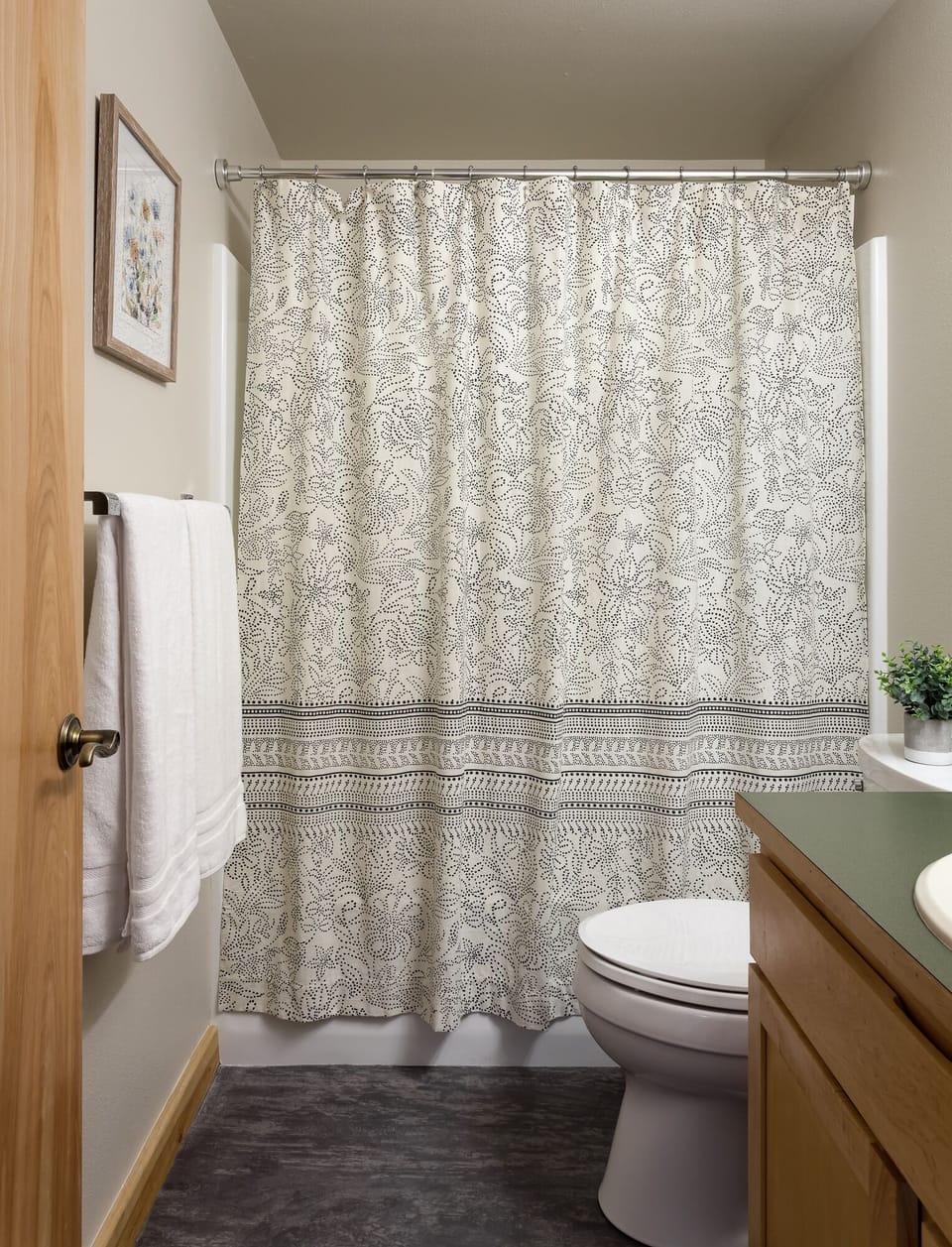 Downstairs Bathroom 3 - shower/tub combo