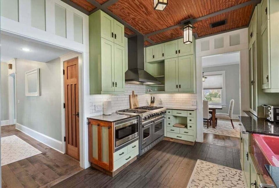 full kitchen