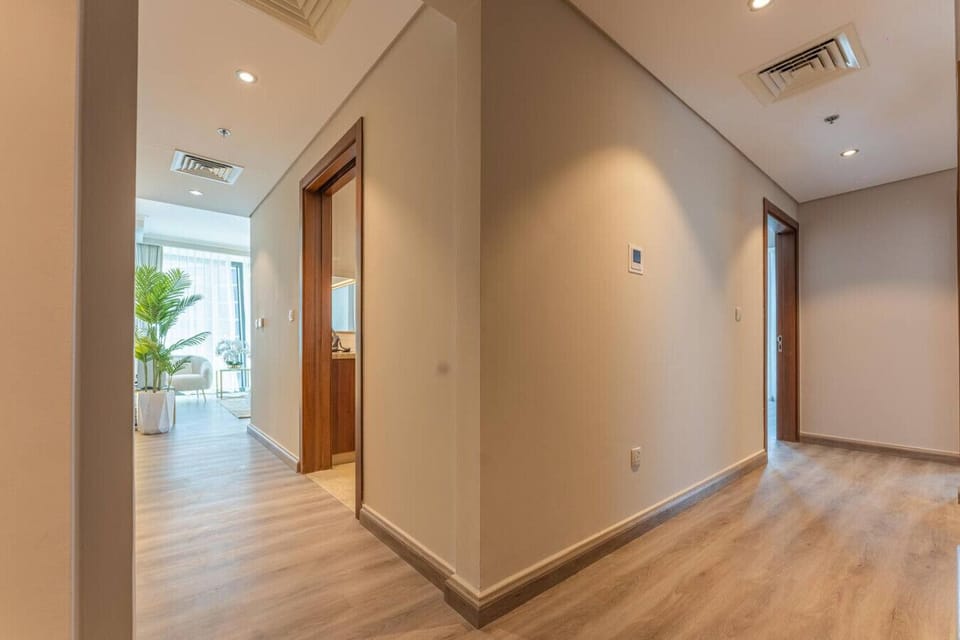 Hallway: Bright and airy passage leads to your luxurious Dubai escape!