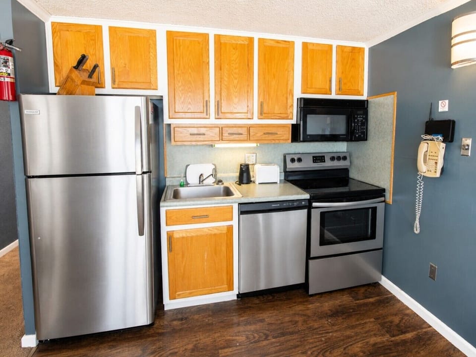 Fully-equipped kitchen