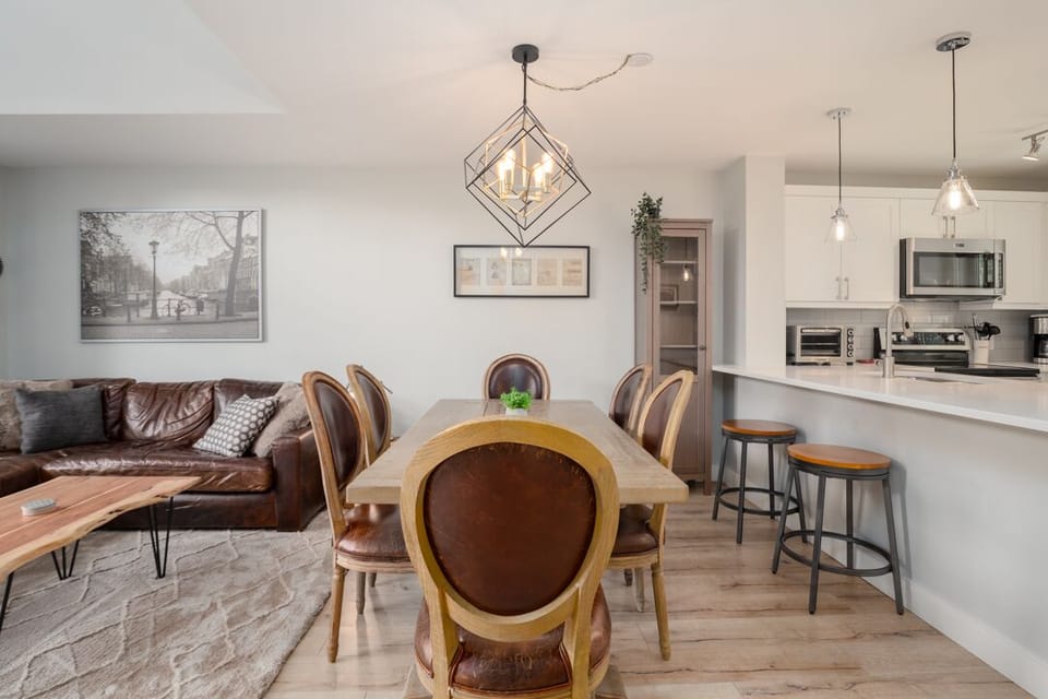 Dining Area for 6 Guests