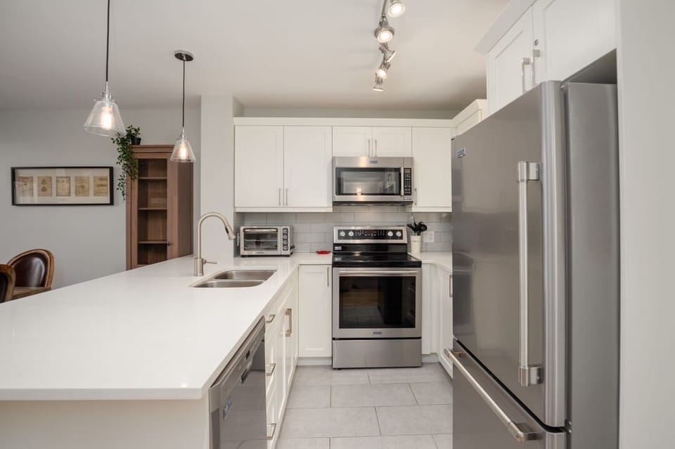 Fully Equipped Kitchen w/ Stainless Steel Appliances