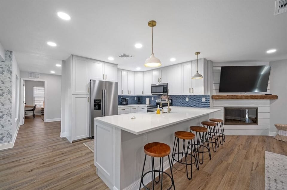 Kitchen with breakfast bar seating