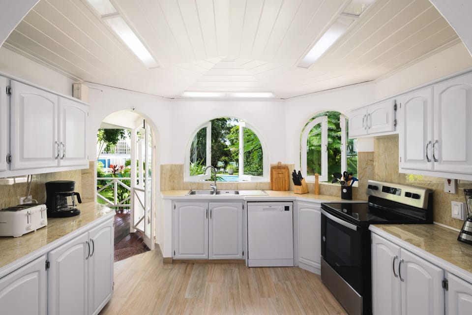 The fully fitted kitchen