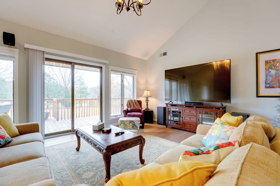 Millington Vacation Rental | 3BR | 2.5BA | 2,350 Sq Ft | 2 Exterior Stairs