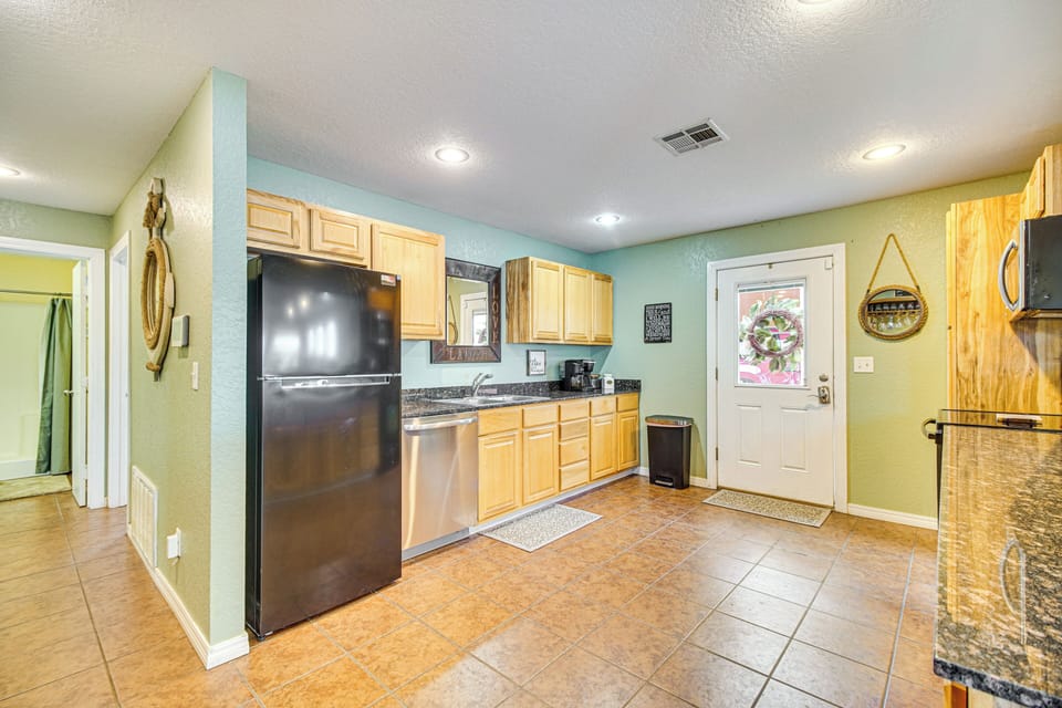 Kitchen | Drip/Keurig Coffee Maker | Blender | Slow Cooker | Spices