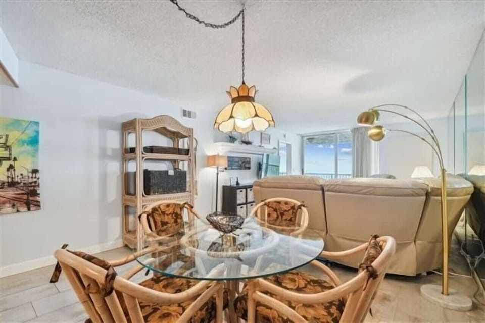 dining with seating for 4