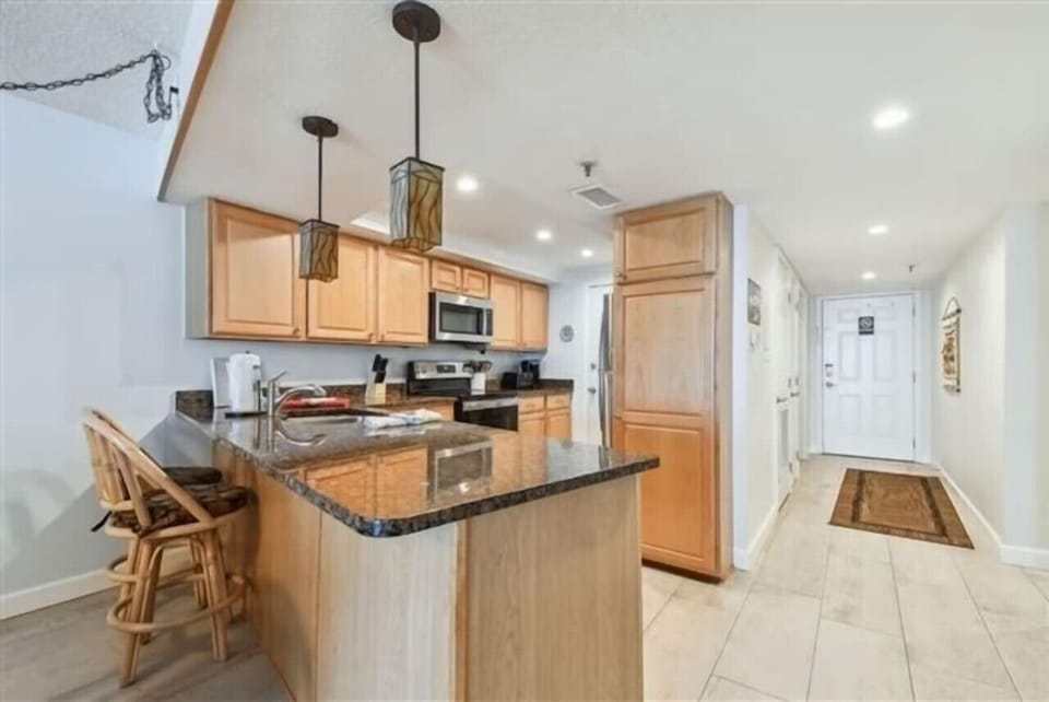 kitchen with eat at bar