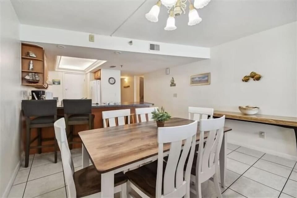 open concept kitchen, dining and family room