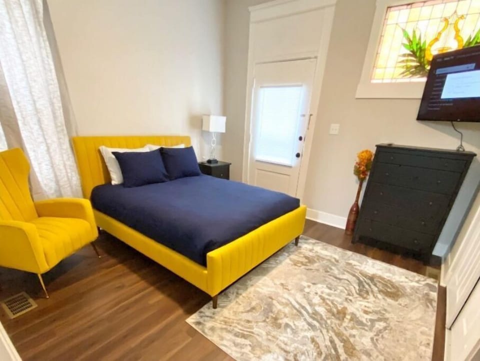 Bedroom 2 with Queen bed