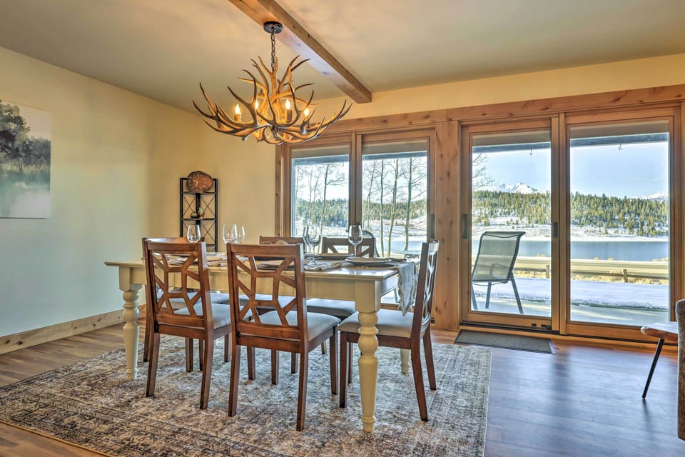 Dining Area | Free WiFi