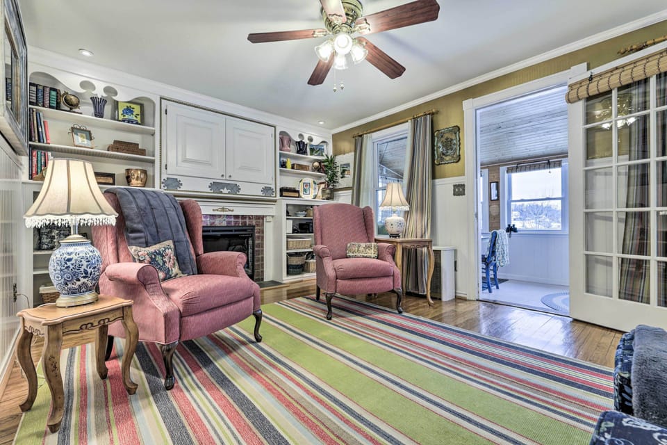 Living Room | 1st Floor | Queen Sleeper Sofa | Flat-Screen TV
