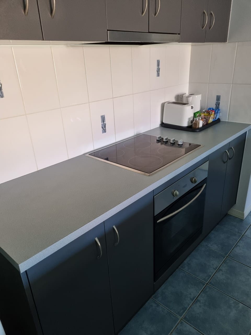 Kitchen/Oven/Top Stove/Bench