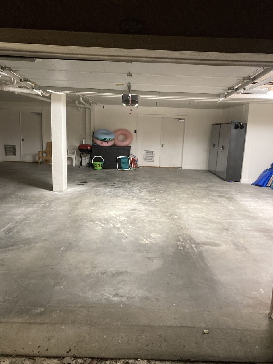 Garage parking spot