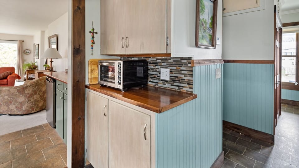 Additional countertop