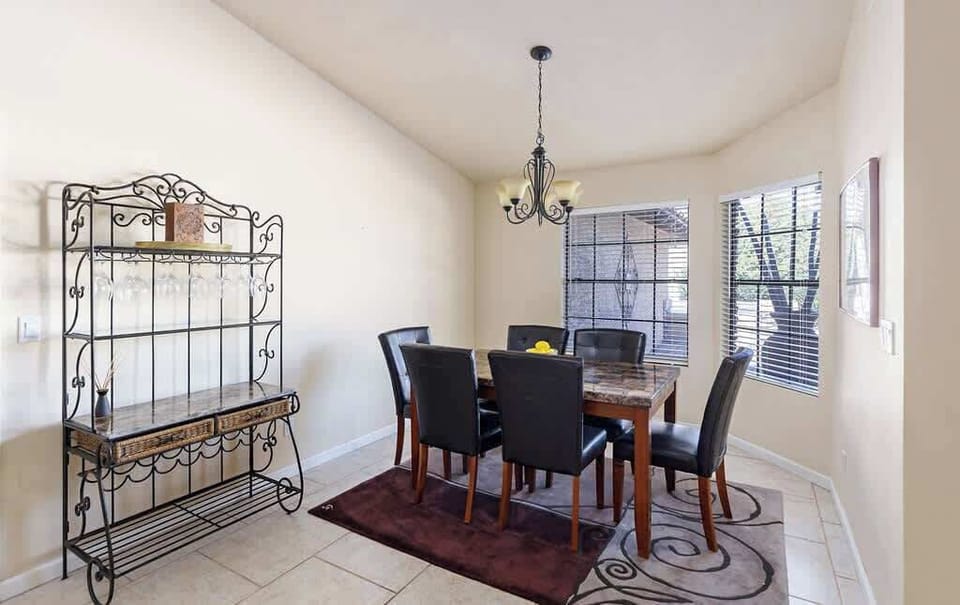 Formal dining area that seats 6.