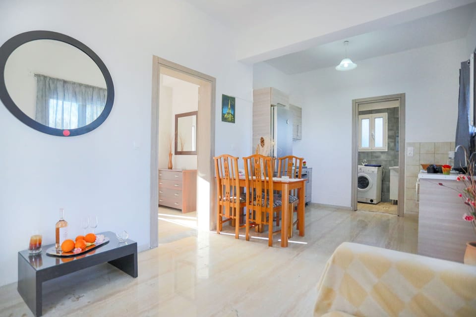 Arilia %2D Spacious living room