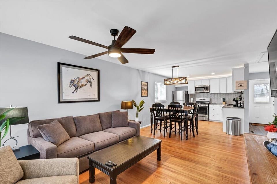 Living Room/Dining Area