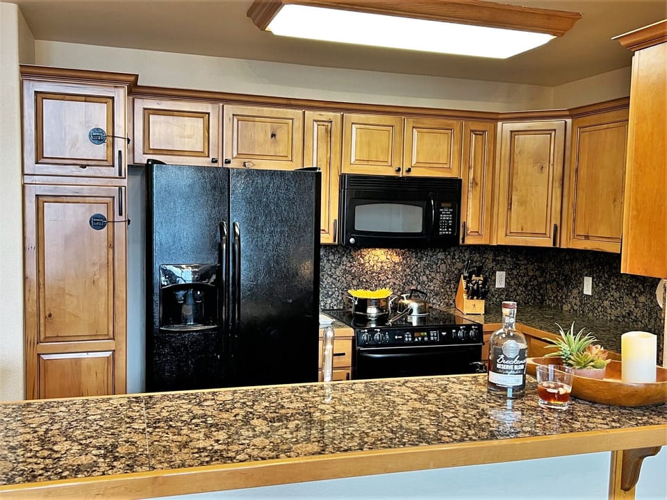 Fully equipped kitchen for meals or snacks