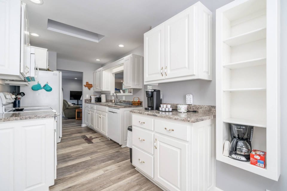 Kitchen | Cookware | Spices | Pour Over and Keurig Coffee Provided