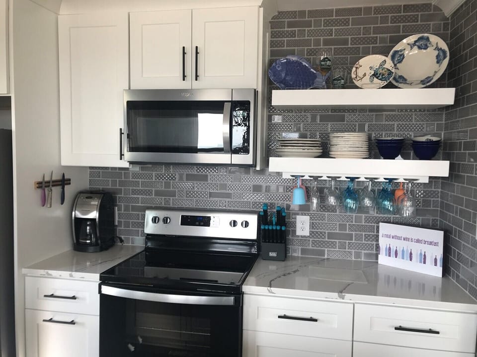 Amy-Lew Kitchen 2