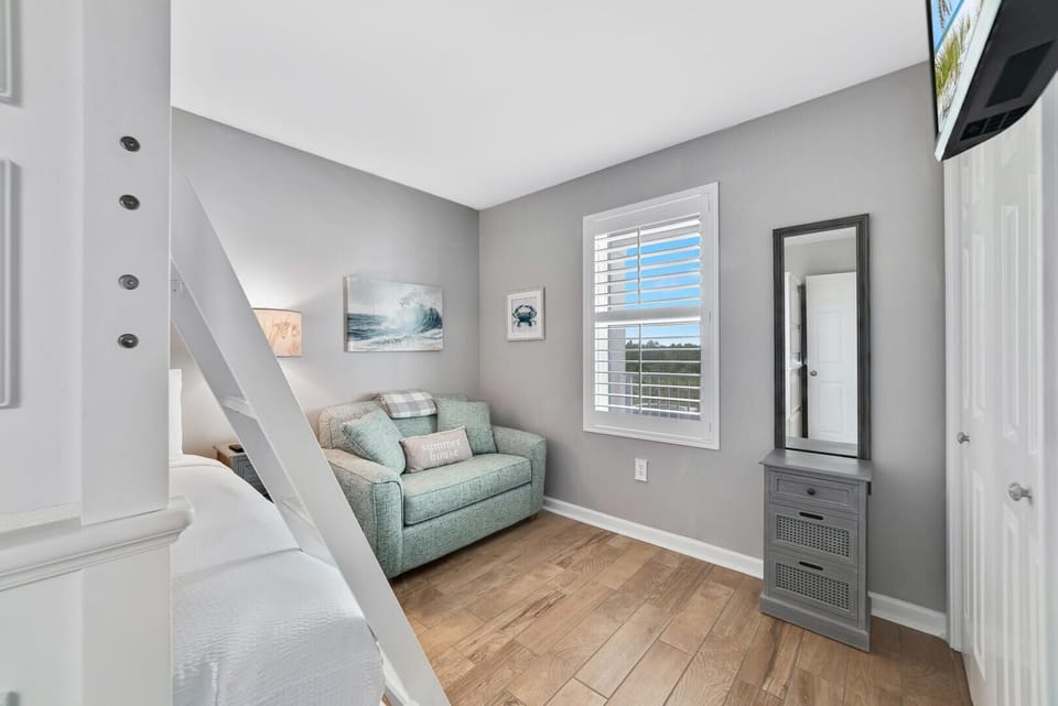 Modern and stylish decor complements the space with a cozy ambiance, blending comfort and aesthetics.