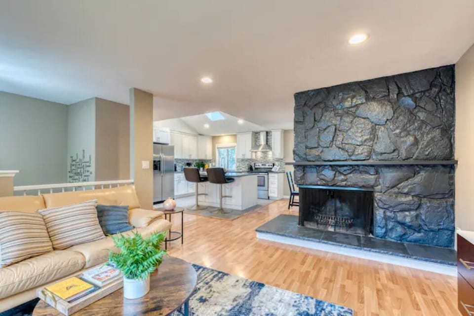 Indoor fireplace to warm up the house. Drink your coffee and enjoy!