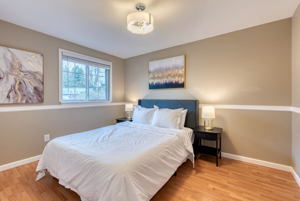 2nd Bedroom with Queen bed
