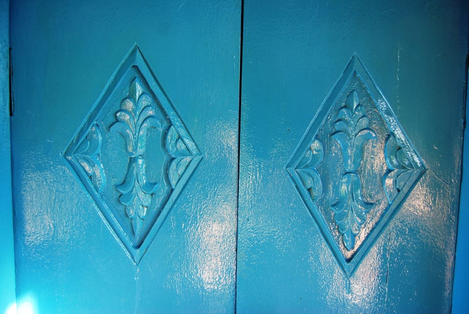local hand made door , nothing in plastic here. rent-in-zanzibar. c