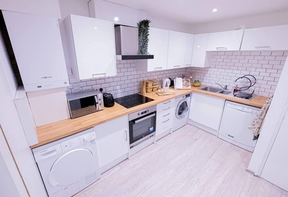Shared Kitchen (2)
