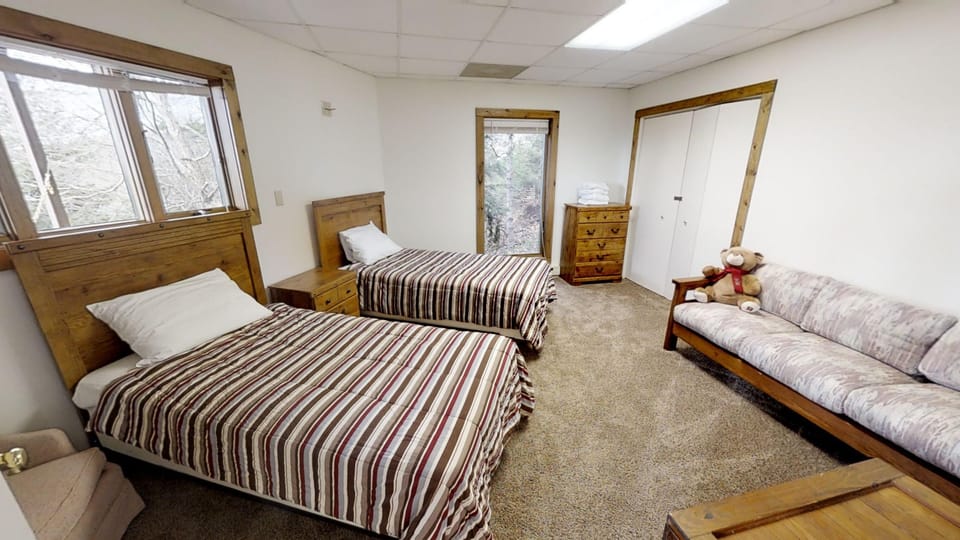 Indoors, Bed, Furniture, Bedroom, Home Decor