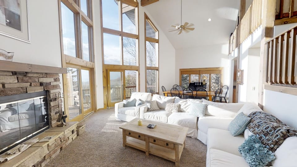 Home Decor, Indoors, Table, Furniture, Living Room