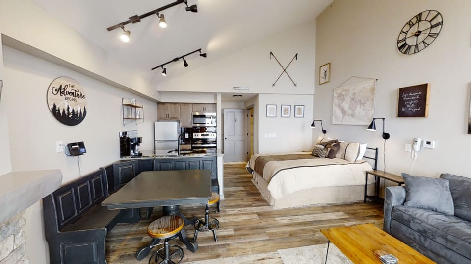 Home Decor, Indoors, Table, Furniture, Bed