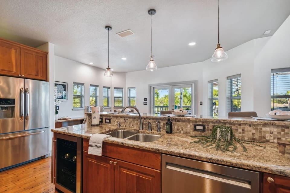 Gourmet kitchen with breakfast bar