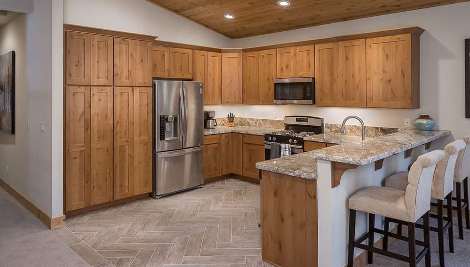 Kitchen, BBQ grill on deck