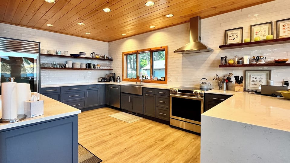 Gourmet, well-appointed kitchen