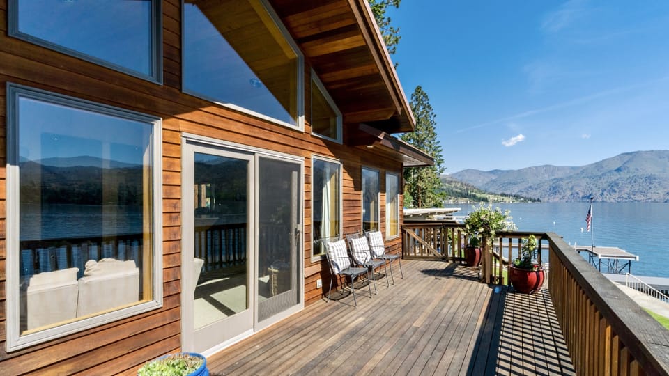 Beautiful views of Lake Chelan from the deck