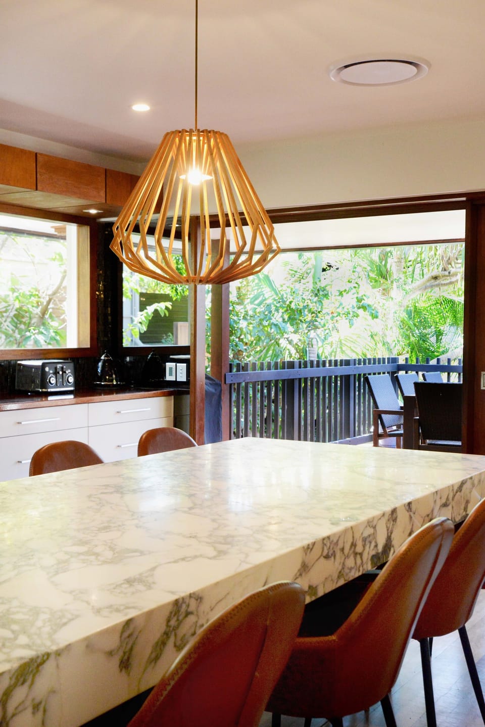 Kitchen dining space